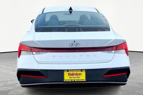 New 2025 Hyundai Elantra SE image 4