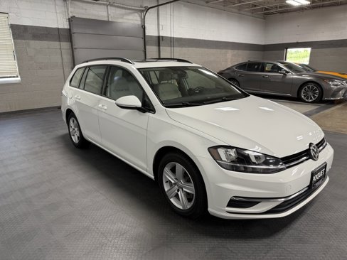 Used 2018 Volkswagen Golf SE image 4