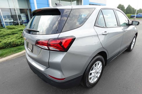 Used 2023 Chevrolet Equinox LS image 3
