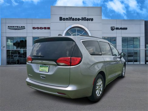 Used 2021 Chrysler Voyager Lxi image 4