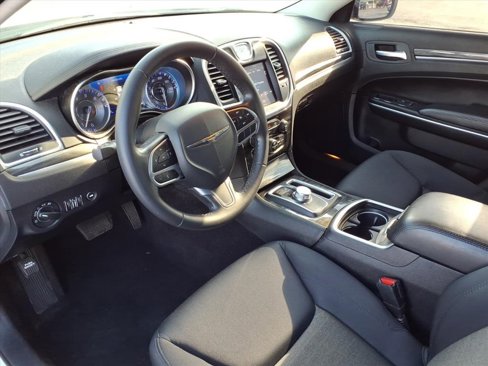 Certified 2021 Chrysler 300 Touring w/ Sport Appearance Package image 8