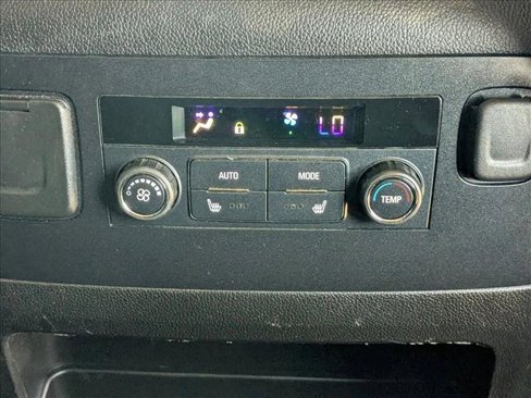 Used 2018 Chevrolet Suburban Premier image 16