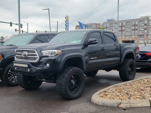Used 2016 Toyota Tacoma TRD Off-Road image 3