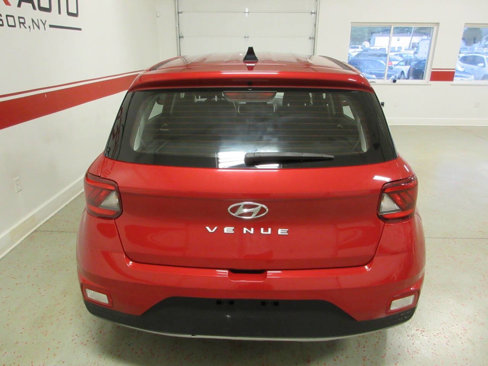 Used 2020 Hyundai Venue SE image 13