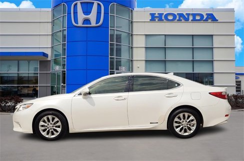 Used 2015 Lexus ES 300h w/ Navigation System Package image 3