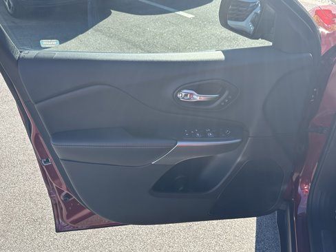 Used 2019 Jeep Cherokee Limited image 13