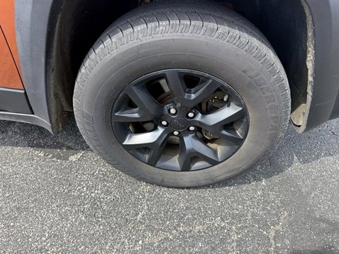 Used 2016 Jeep Cherokee Trailhawk w/ Cold Weather Group image 10