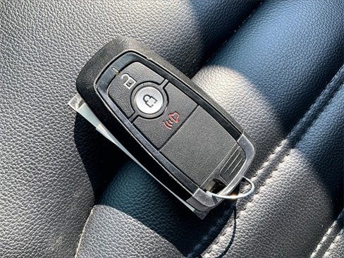 Used 2022 Ford Edge SEL image 11
