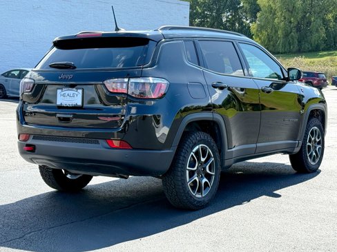 Used 2024 Jeep Compass Trailhawk w/ Trailhawk Convenience Group image 12