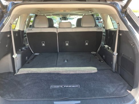 Used 2020 Toyota Highlander XLE image 35