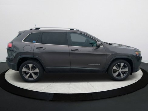 Used 2019 Jeep Cherokee Limited w/ Luxury Group image 3