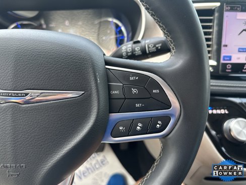 Used 2022 Chrysler Pacifica Touring-L image 62
