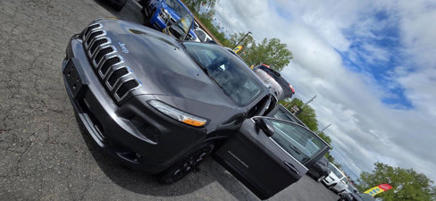 Used 2018 Jeep Cherokee Latitude Plus w/ Cold Weather Group image 17
