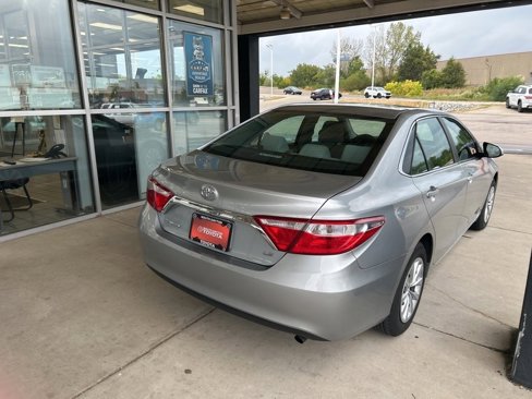 Used 2016 Toyota Camry LE image 3