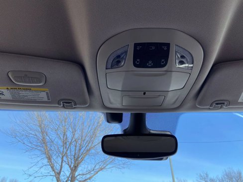 Used 2022 Chrysler Pacifica Touring-L image 16