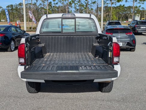 Used 2018 Toyota Tacoma SR w/ SR Convenience Package image 10