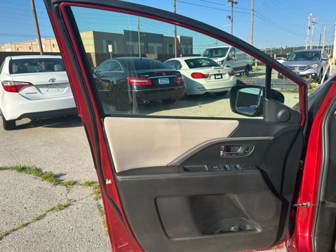 Used 2015 MAZDA MAZDA5 Sport image 9