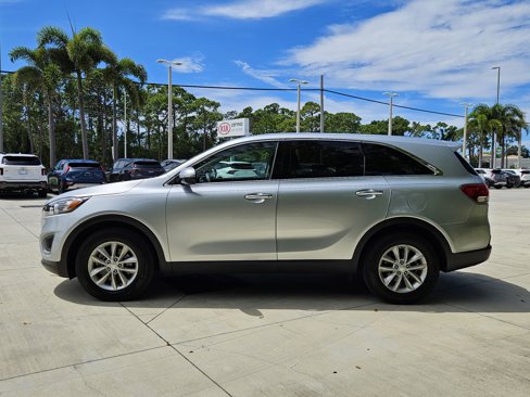 Used 2017 Kia Sorento L image 4