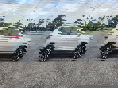 Used 2017 Nissan Rogue Sport SL w/ SL Premium Package image 4