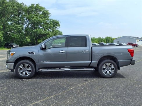 Used 2017 Nissan Titan SL w/ Chrome Package image 5