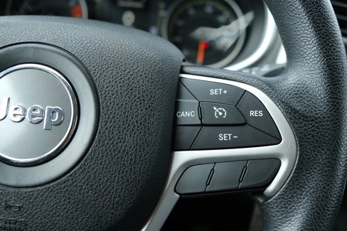 Used 2016 Jeep Cherokee Sport image 37
