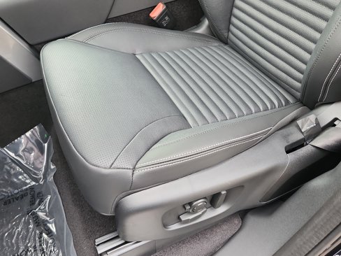 New 2025 Land Rover Discovery S image 10