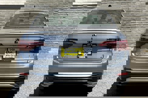 Certified 2024 Volkswagen Jetta SE w/ Panoramic Sunroof Package image 3
