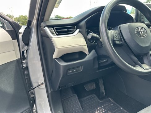 Used 2020 Toyota RAV4 XLE image 11