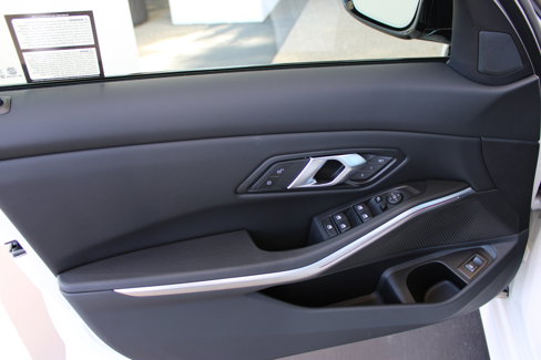 Used 2025 BMW 330i Sedan w/ M Sport Package image 14