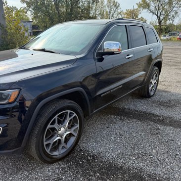 Used 2019 Jeep Grand Cherokee Limited w/ Luxury Group II image 2