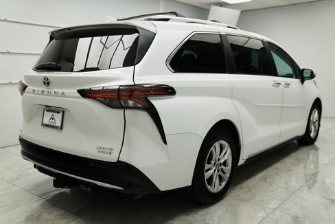Used 2024 Toyota Sienna Limited image 6
