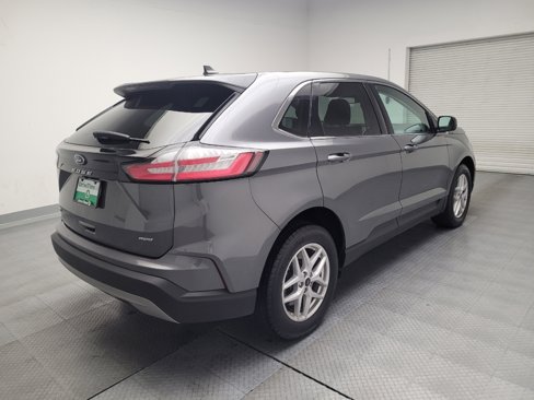 Used 2024 Ford Edge SEL image 9