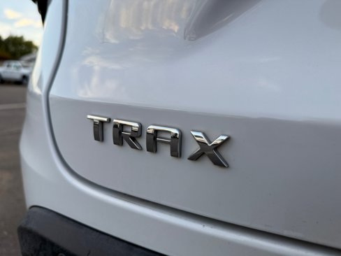 Used 2024 Chevrolet Trax LT w/ Driver Confidence Package image 18