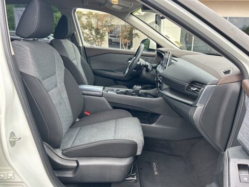 Used 2023 Nissan Rogue SV image 37
