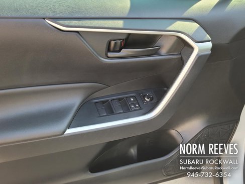 Used 2019 Toyota RAV4 LE image 4