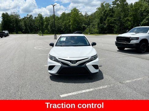 Used 2019 Toyota Camry SE image 3