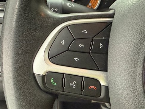 Used 2020 Jeep Renegade Latitude image 12