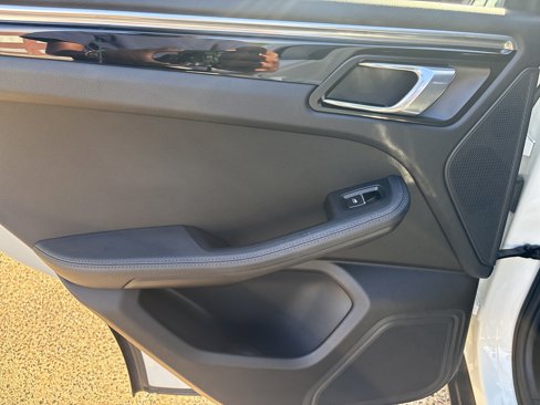 Used 2019 Porsche Macan image 33
