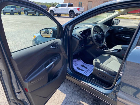 Used 2019 Ford Escape SE image 12