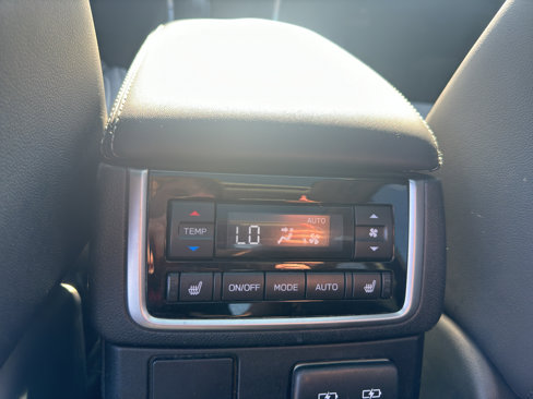 Used 2021 Subaru Ascent Limited w/ Technology Package image 15