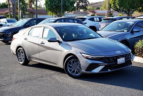 Certified 2024 Hyundai Elantra SEL image 3