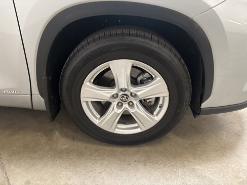 Used 2021 Toyota Highlander LE image 25