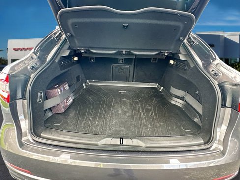 Used 2019 Maserati Levante image 32
