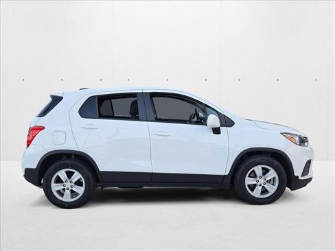 Used 2022 Chevrolet Trax LS w/ Tint and Cruise Package image 4