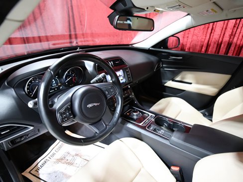 Used 2017 Jaguar XE Premium image 12