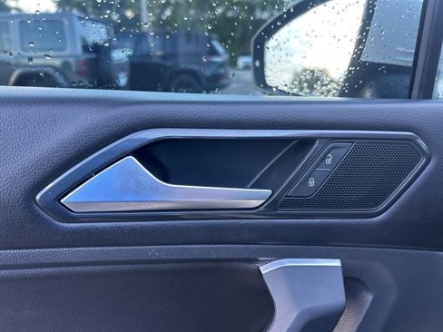 Used 2018 Volkswagen Tiguan SEL image 37