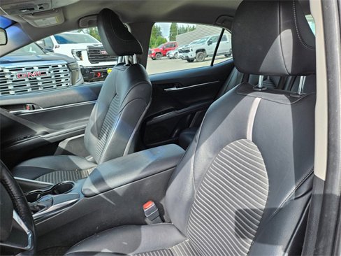 Used 2019 Toyota Camry SE image 4