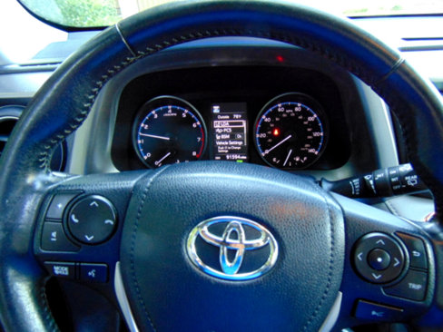 Used 2018 Toyota RAV4 XLE image 26