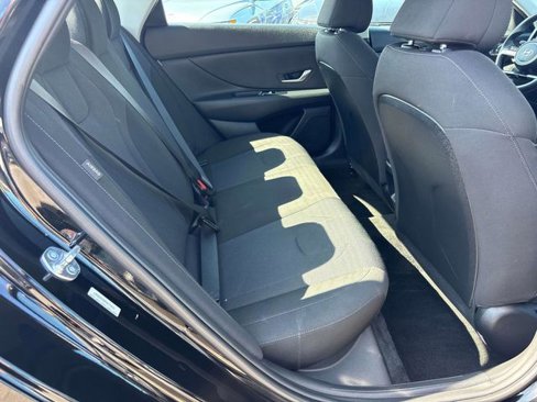 Certified 2025 Hyundai Elantra SE image 13