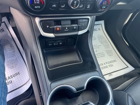 Used 2022 GMC Terrain SLT image 16
